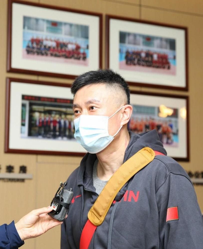 卡佩罗表示：“当时我已经在想和他一起在罗马共事了，但莫吉非常警觉地介入把他签走了。